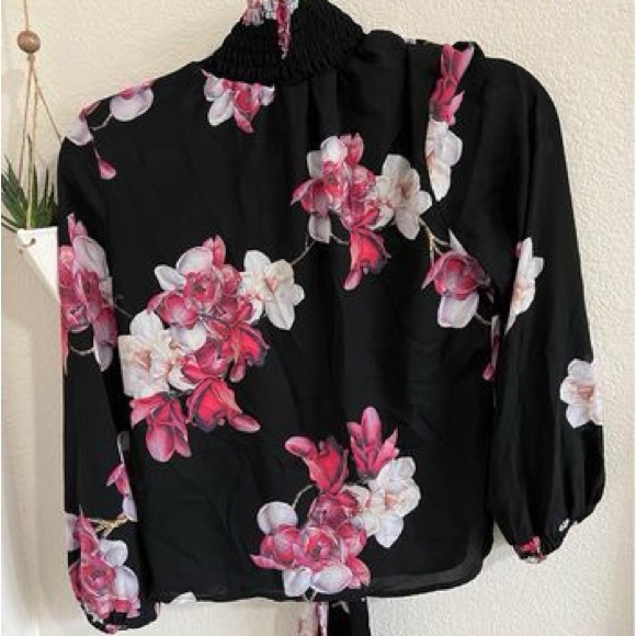 Venus blouse / Top size 4 / small - Picture 2 of 2